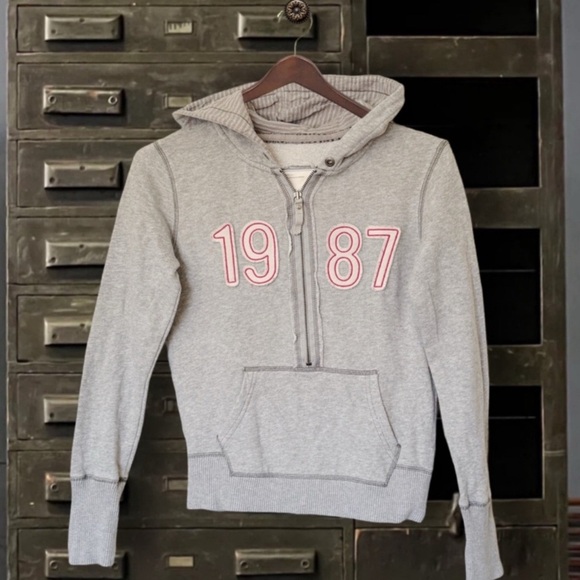 AEROPOSTALE • Pullover Hoodie Logo Sweatshirt - Picture 4 of 4